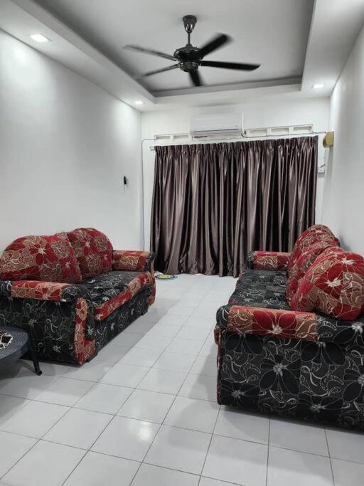 D'Haja 61 Klia Sepang With 3 Airconds & Wifi Villa Banting  Exterior photo